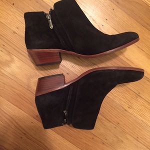 Sam Edelman booties in black